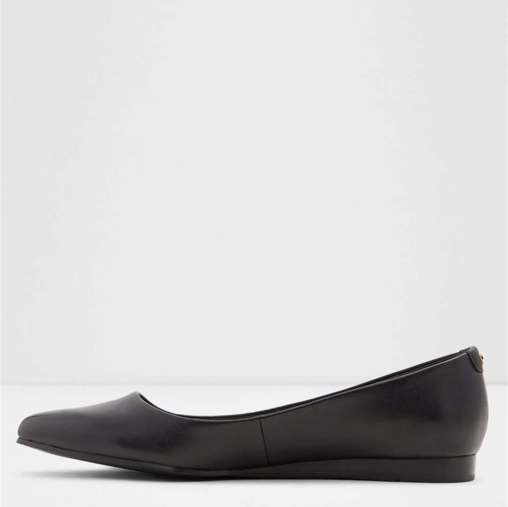 NEW Aldo Zareni black pointy leather shoes - size 9